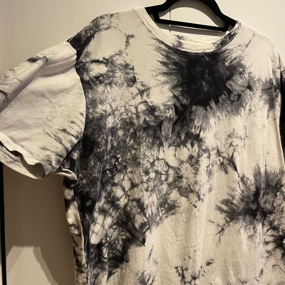 Short Sleeve Tie Dye - Picture 2 of 4